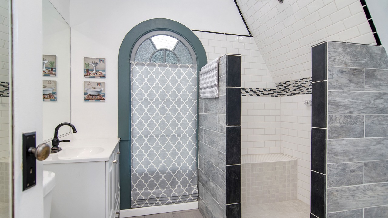 Photo of Bathroom in Mission Hills