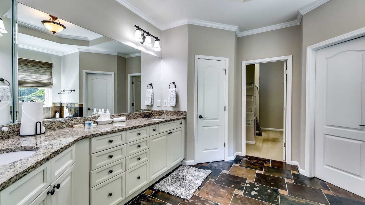Photo of Bathroom in Ashford Park