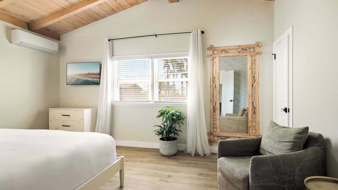 Photo of Bedroom in La Jolla Shores