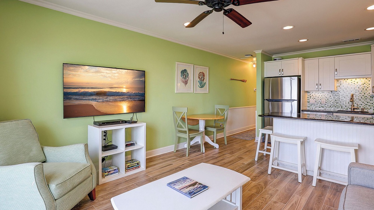 Photo of Livingroom in North Forest Beach