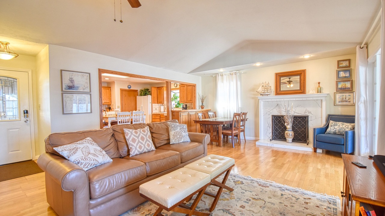 Photo of Livingroom in North Clairemont