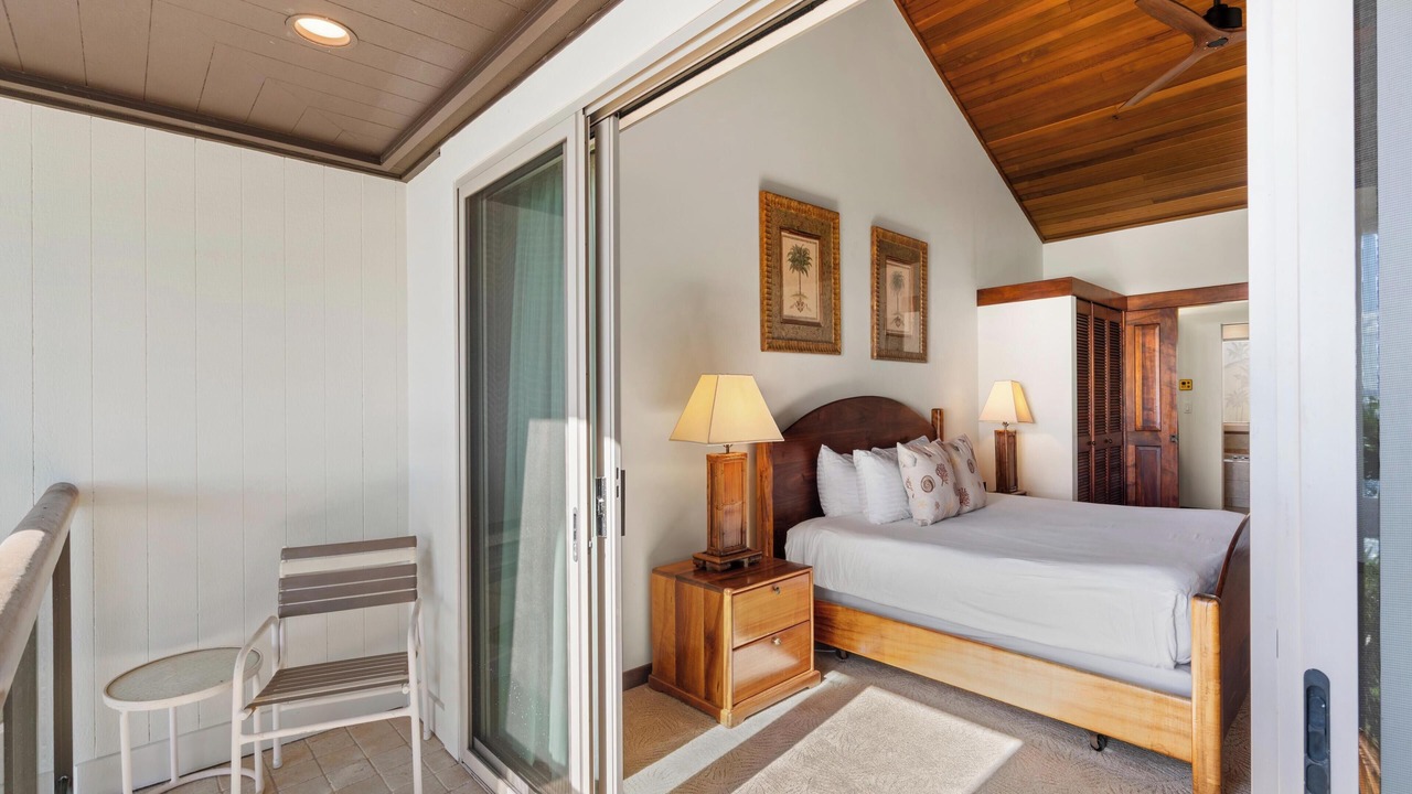 Photo of Bedroom in Historic Lahaina Front Street
