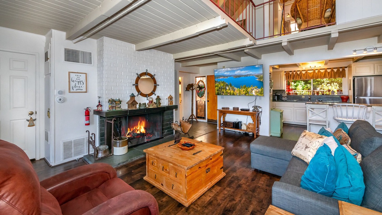Photo of Livingroom in Cedar Glen