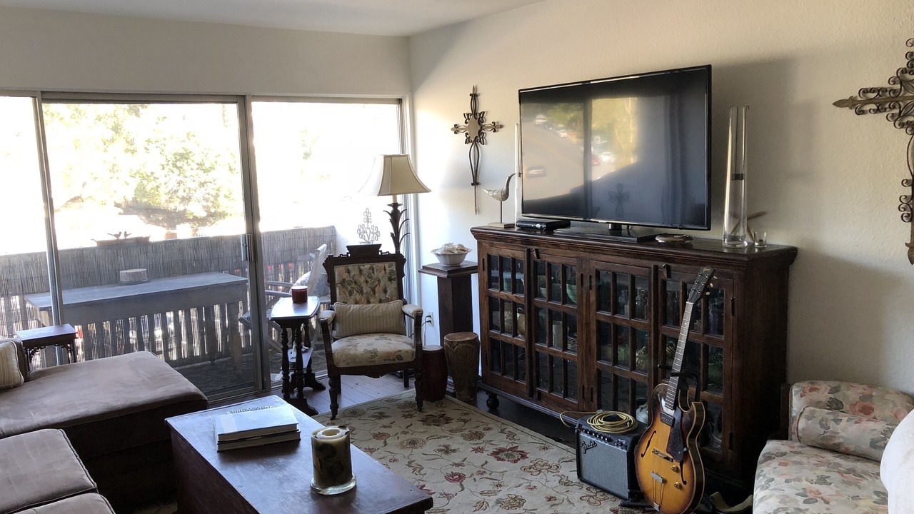 Photo of Livingroom in Bay Ho