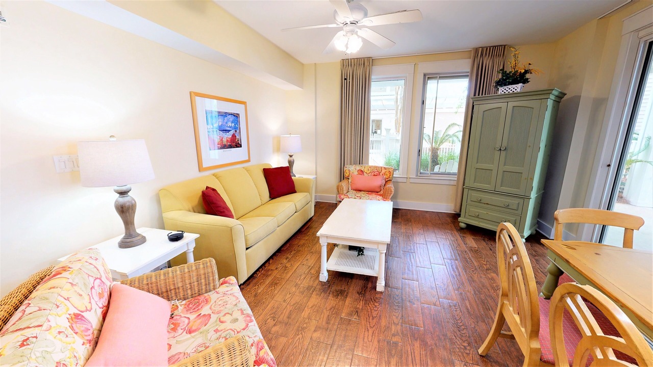 Photo of Livingroom in Baytowne Wharf