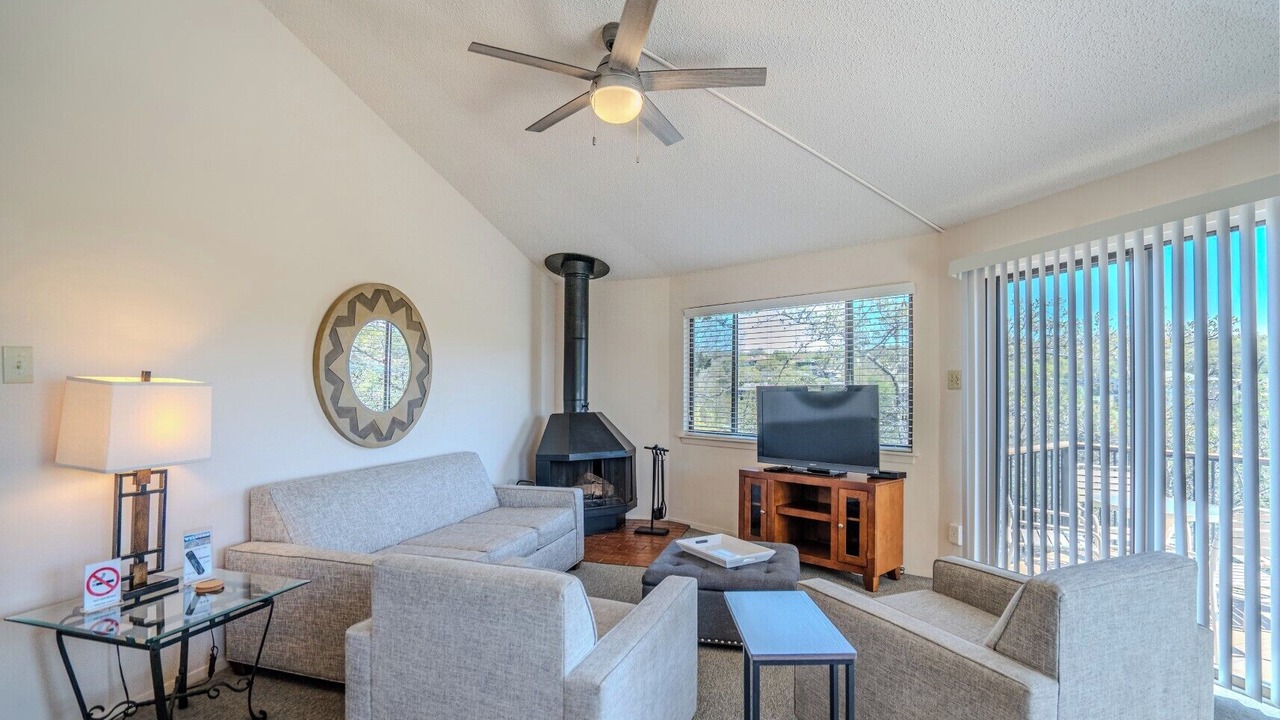 Photo of Livingroom in Lakeway