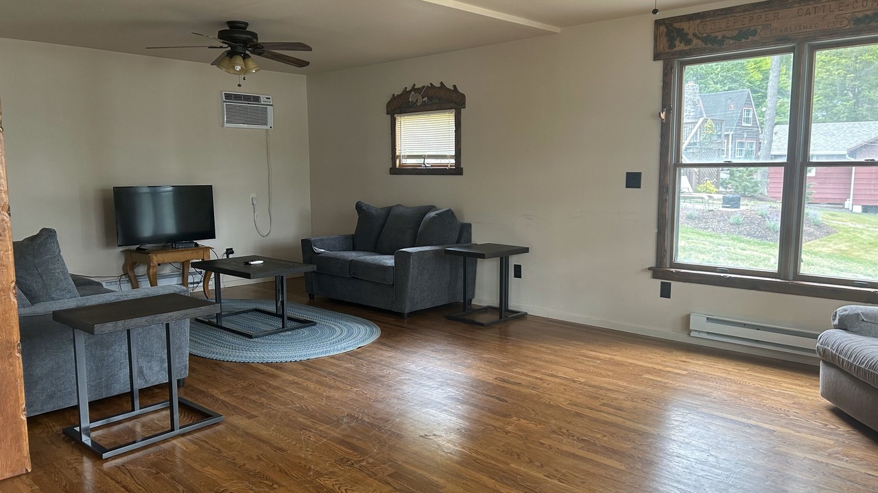 Photo of Livingroom in White Mills