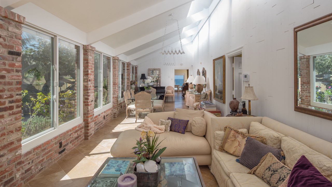 Photo of Livingroom in La Jolla Shores
