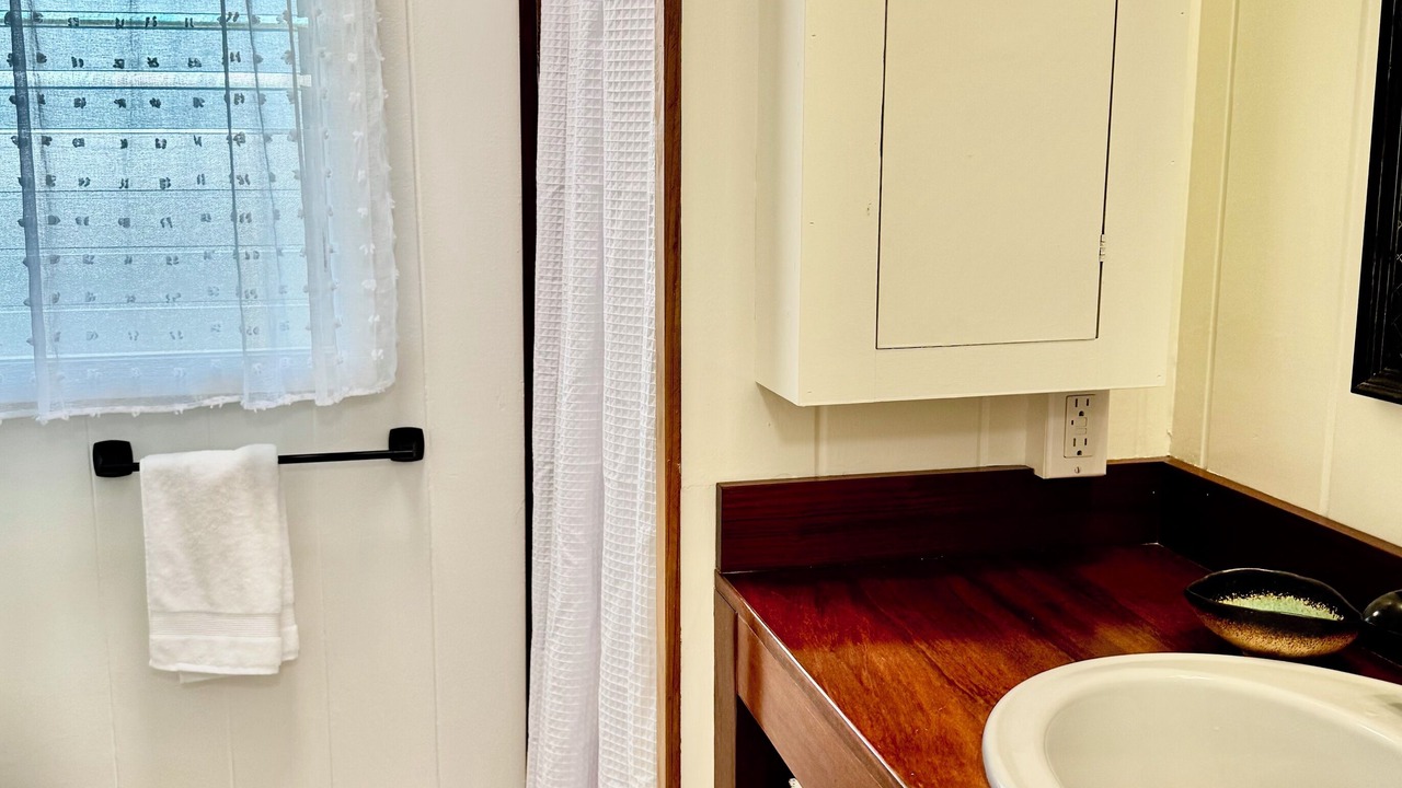 Photo of Bathroom in Wainiha