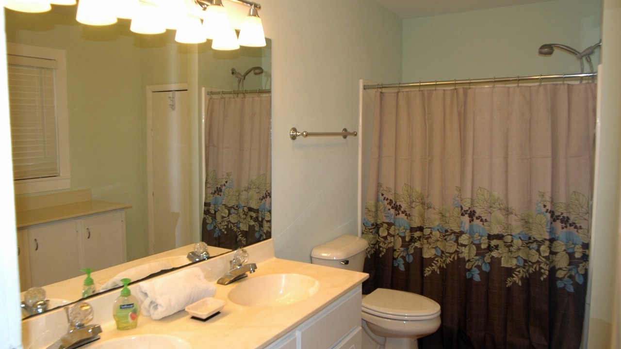 Photo of Bathroom in Lawrenceburg