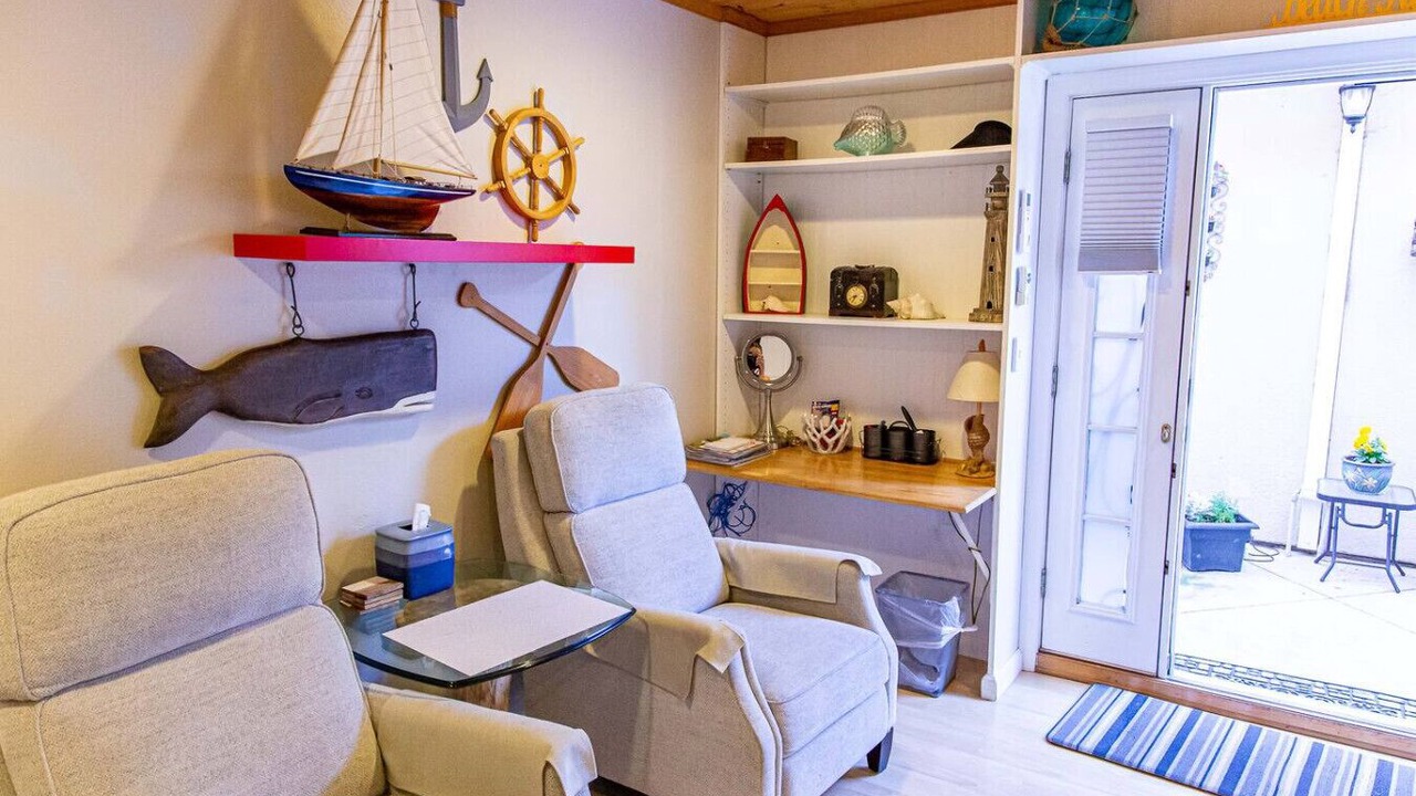 Photo of Livingroom in Bay Park