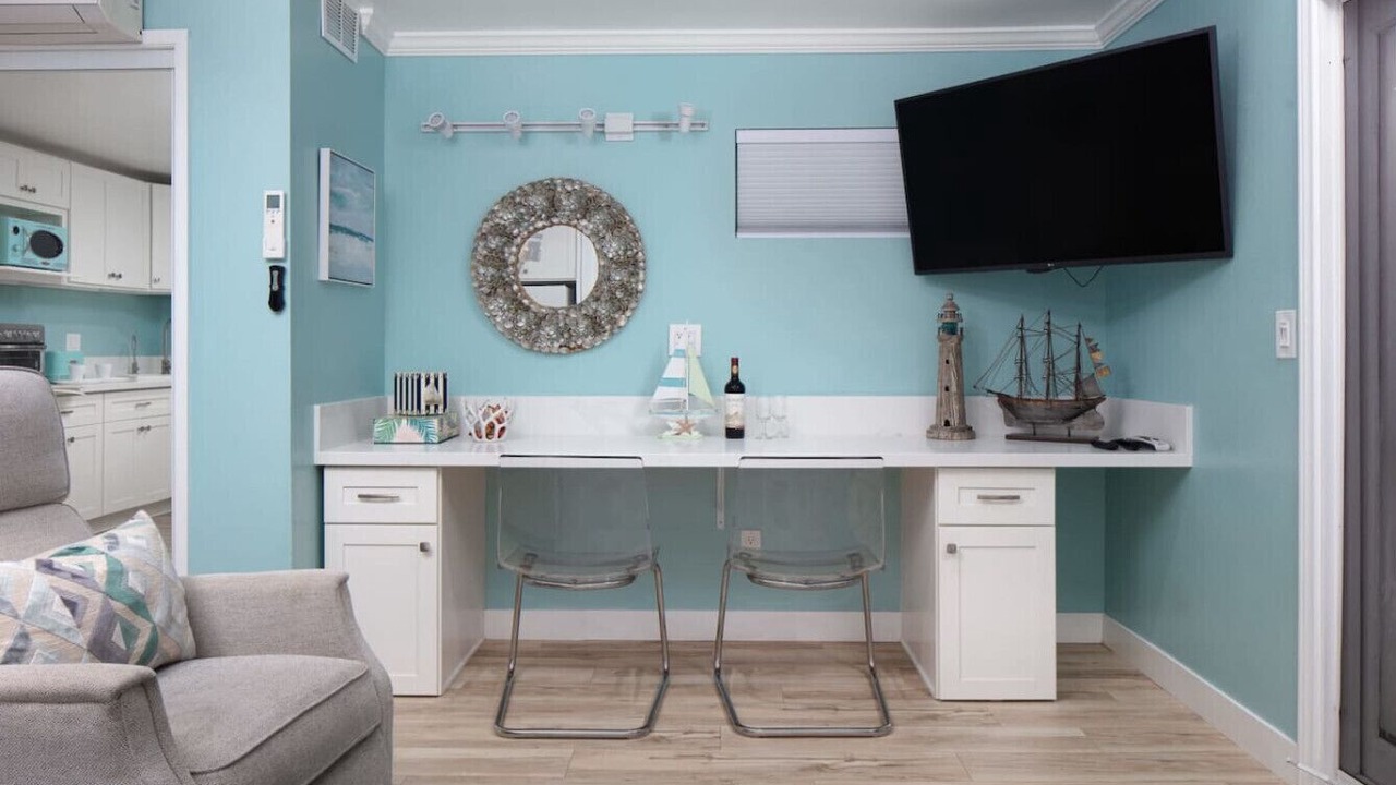 Photo of Livingroom in Bay Park