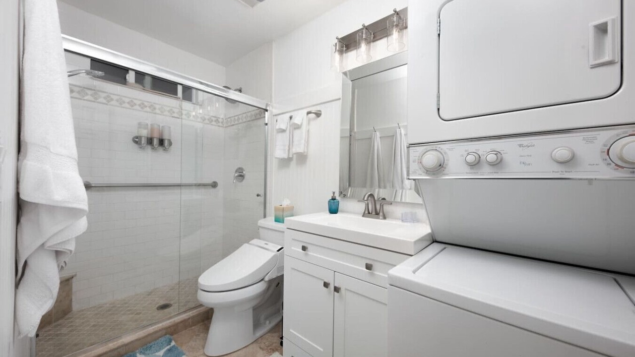 Photo of Bathroom in Bay Park