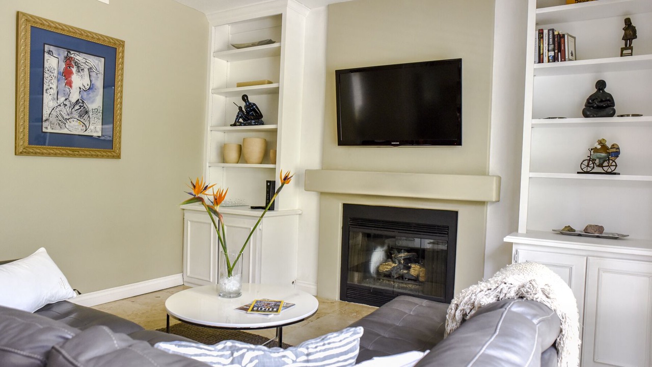 Photo of Livingroom in University City
