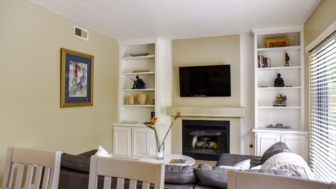 Photo of Livingroom in University City