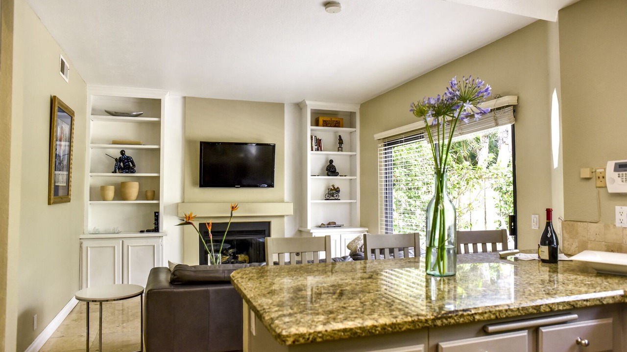 Photo of Livingroom in University City