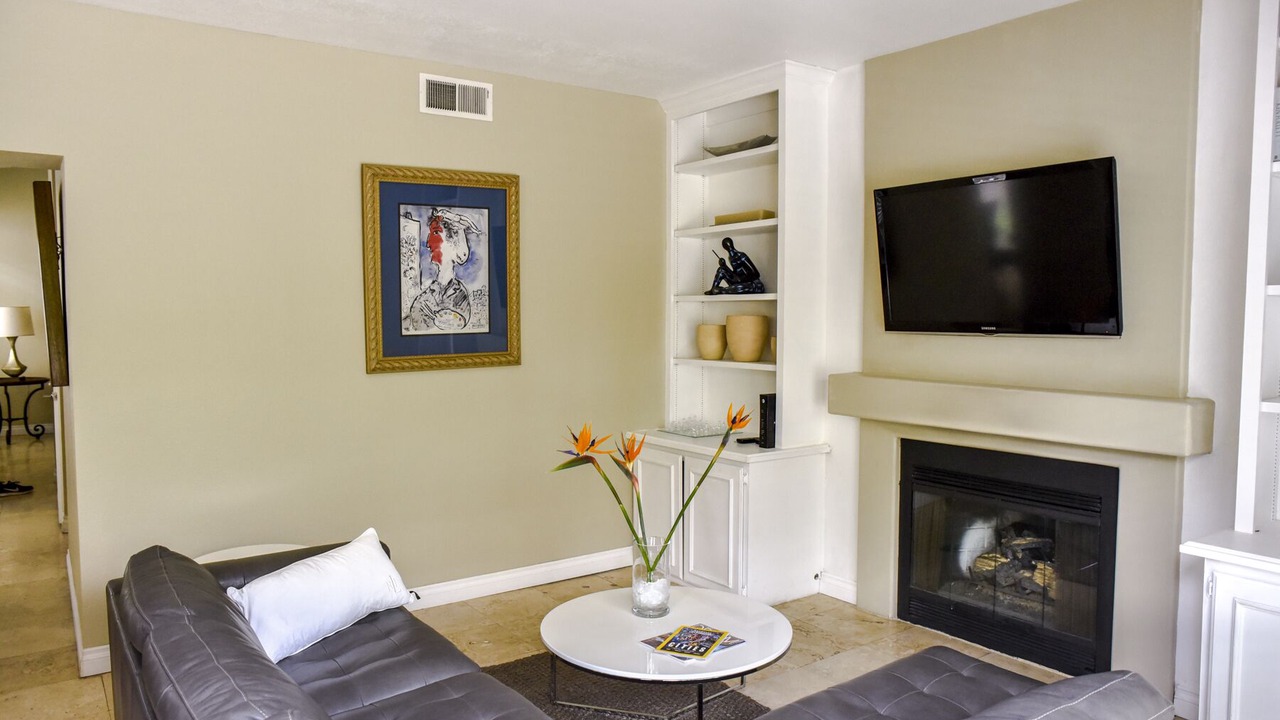 Photo of Livingroom in University City