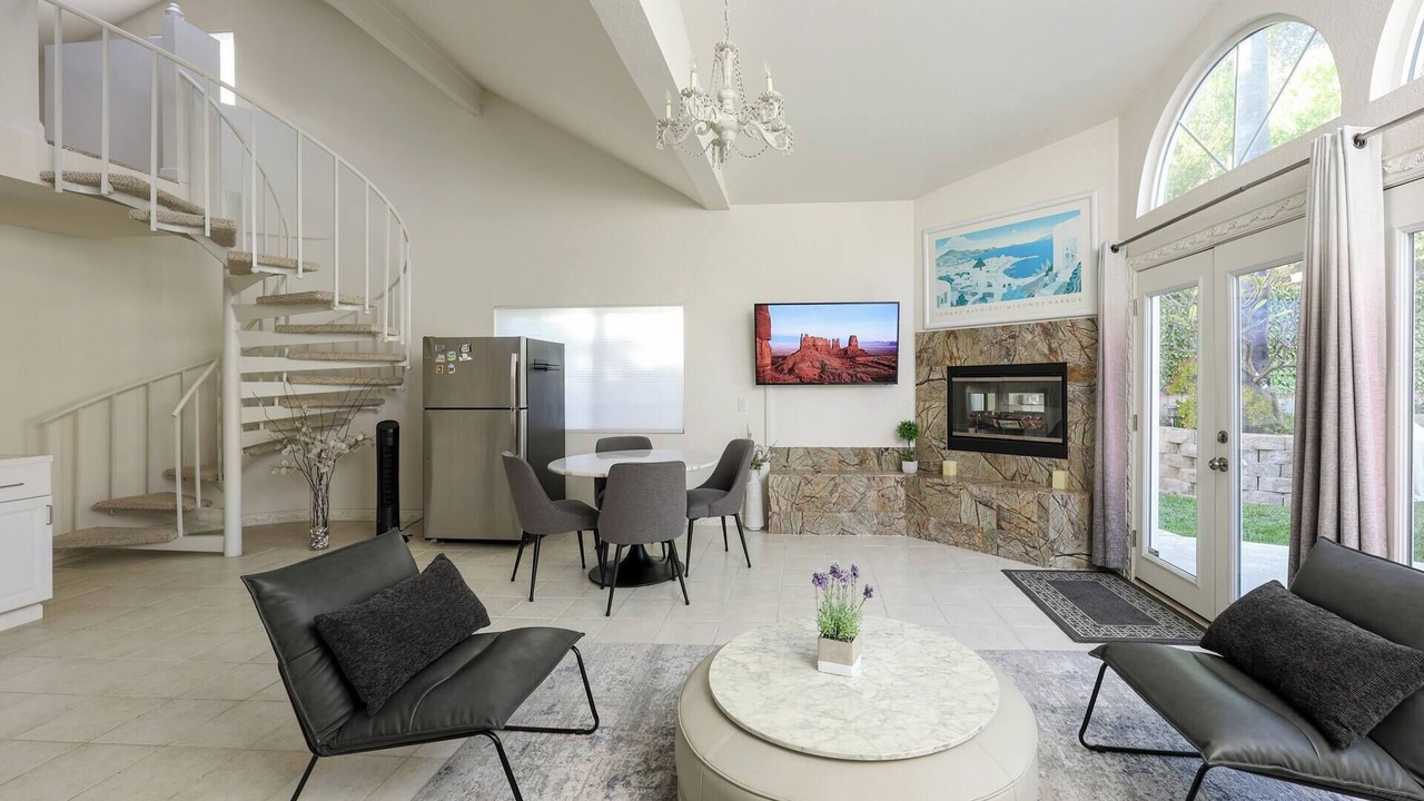 Photo of Livingroom in Tierrasanta