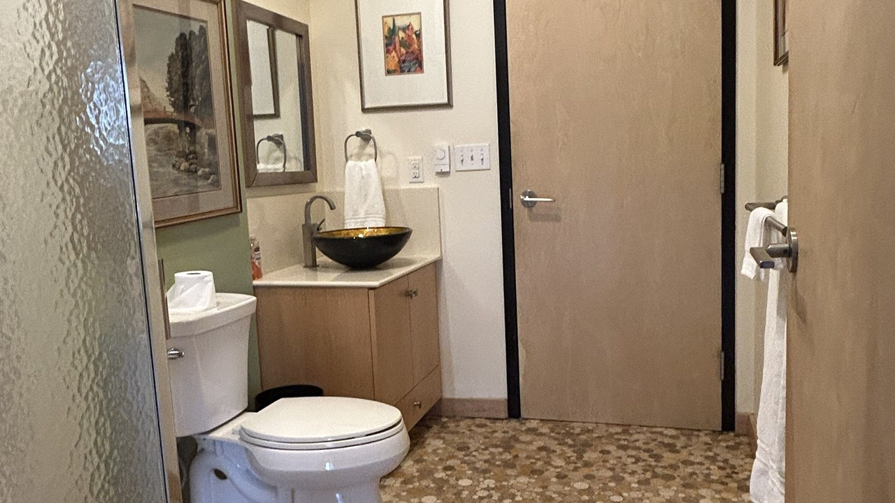 Photo of Bathroom in Downtown Pittsburgh