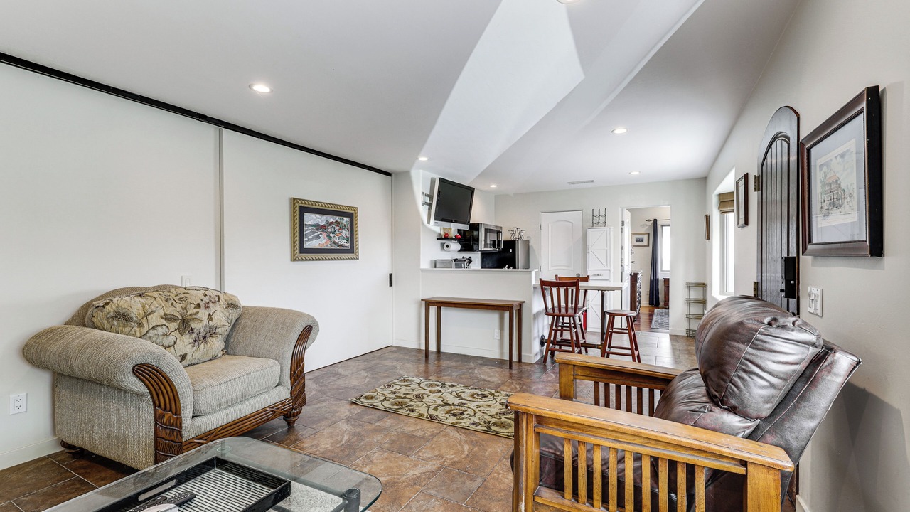 Photo of Livingroom in Bay Park