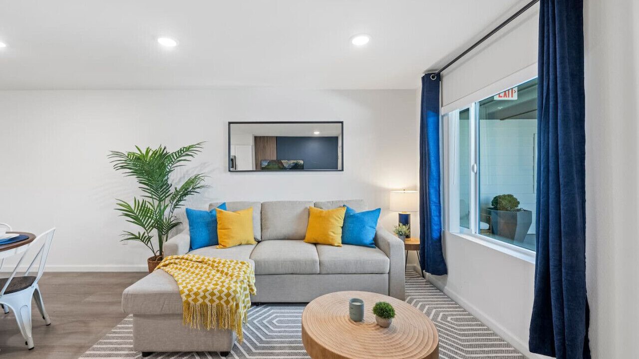 Photo of Livingroom in Crown Point
