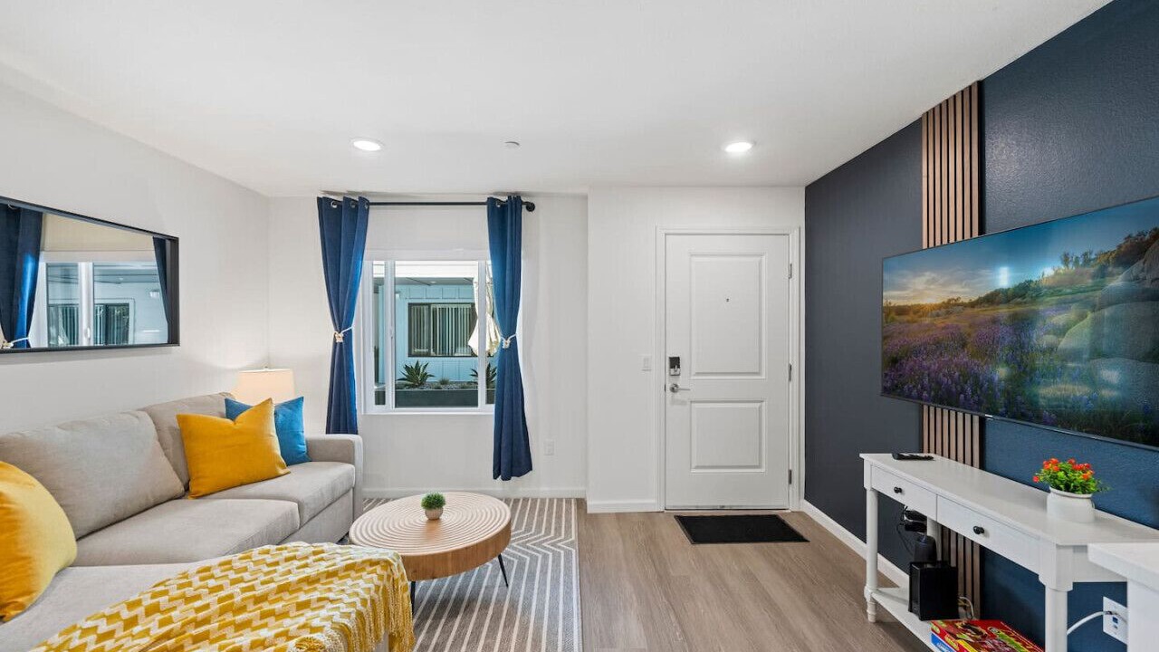 Photo of Livingroom in Crown Point