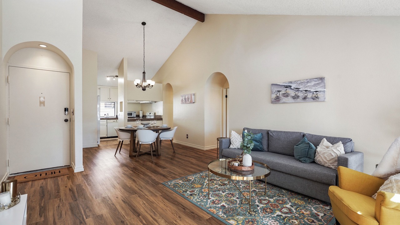 Photo of Livingroom in University City