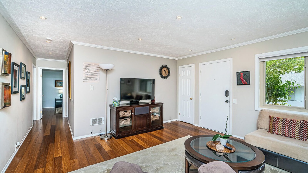 Photo of Livingroom in University City