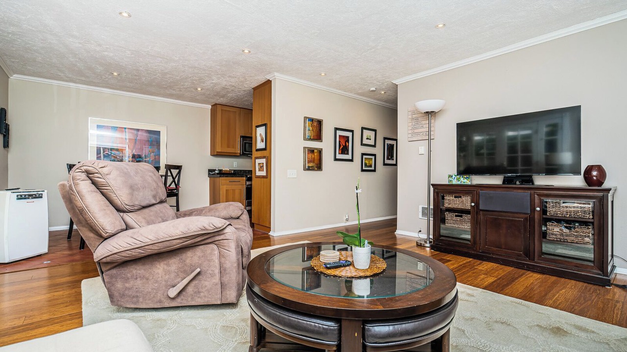 Photo of Livingroom in University City