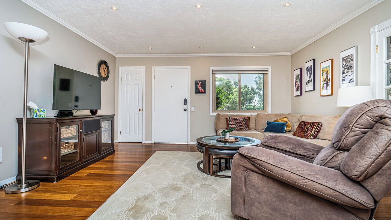 Photo of Livingroom in University City