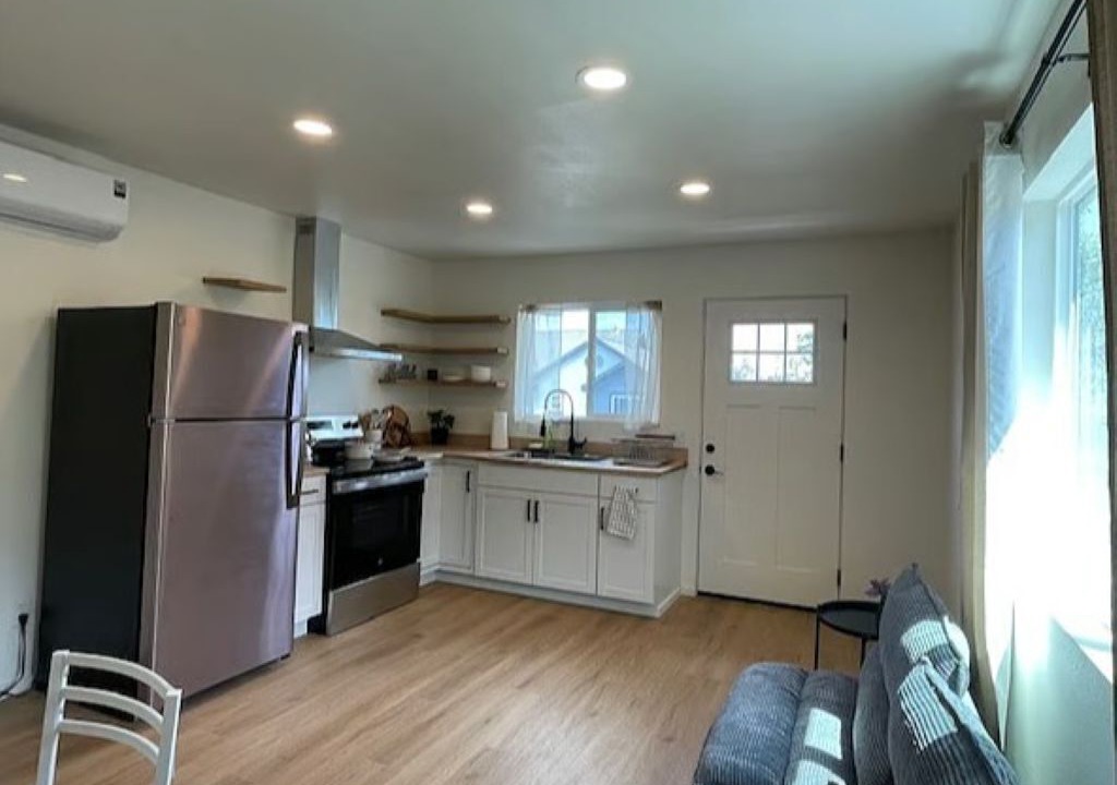 Photo of Others in Linda Vista