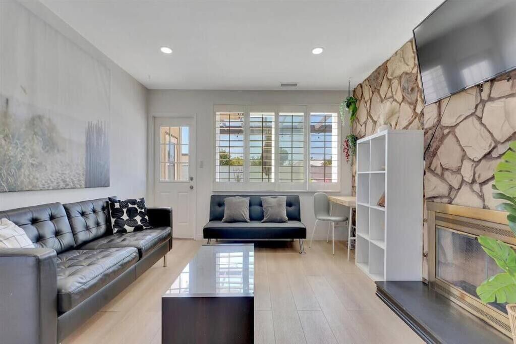 Photo of Livingroom in North Clairemont