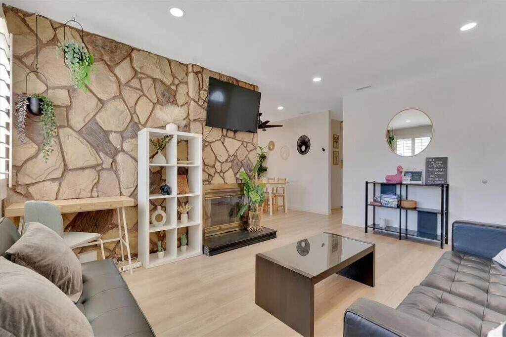 Photo of Livingroom in North Clairemont