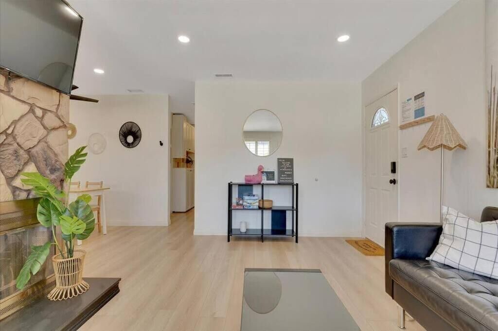 Photo of Livingroom in North Clairemont