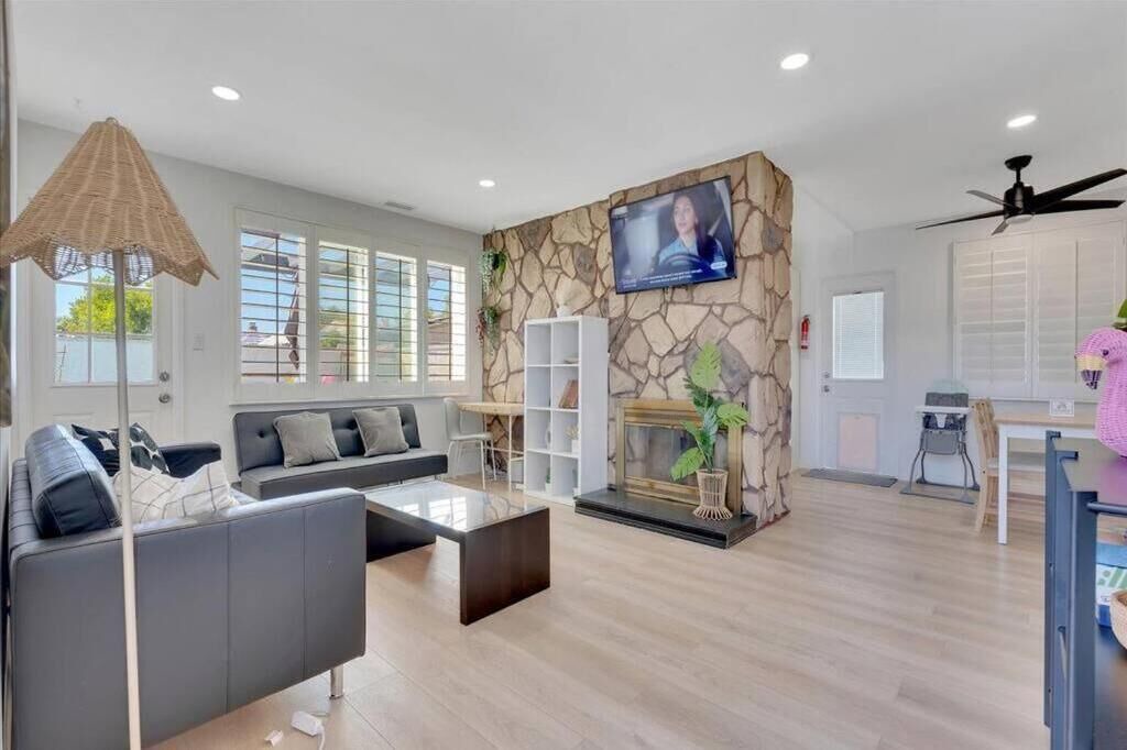 Photo of Livingroom in North Clairemont