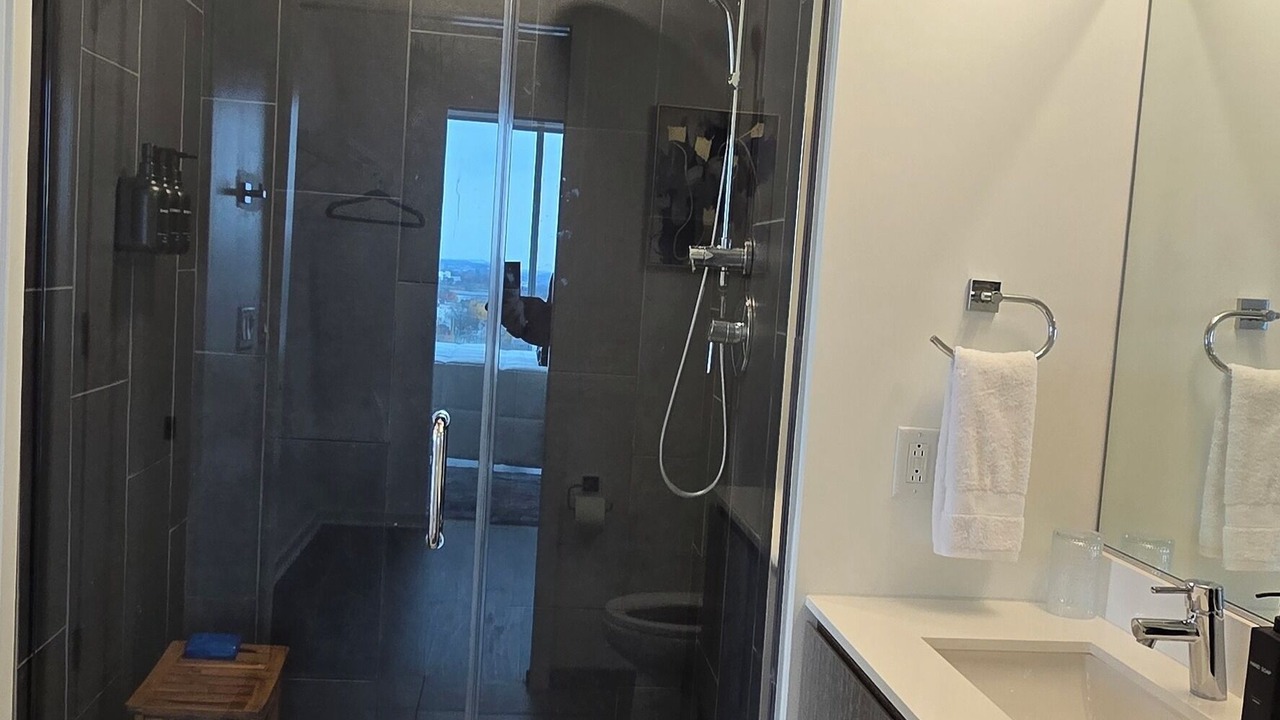 Photo of Bathroom in Music Row