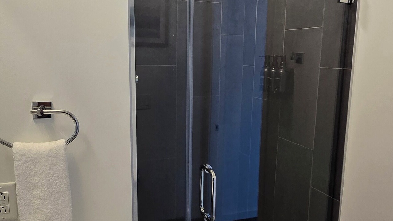 Photo of Bathroom in Music Row