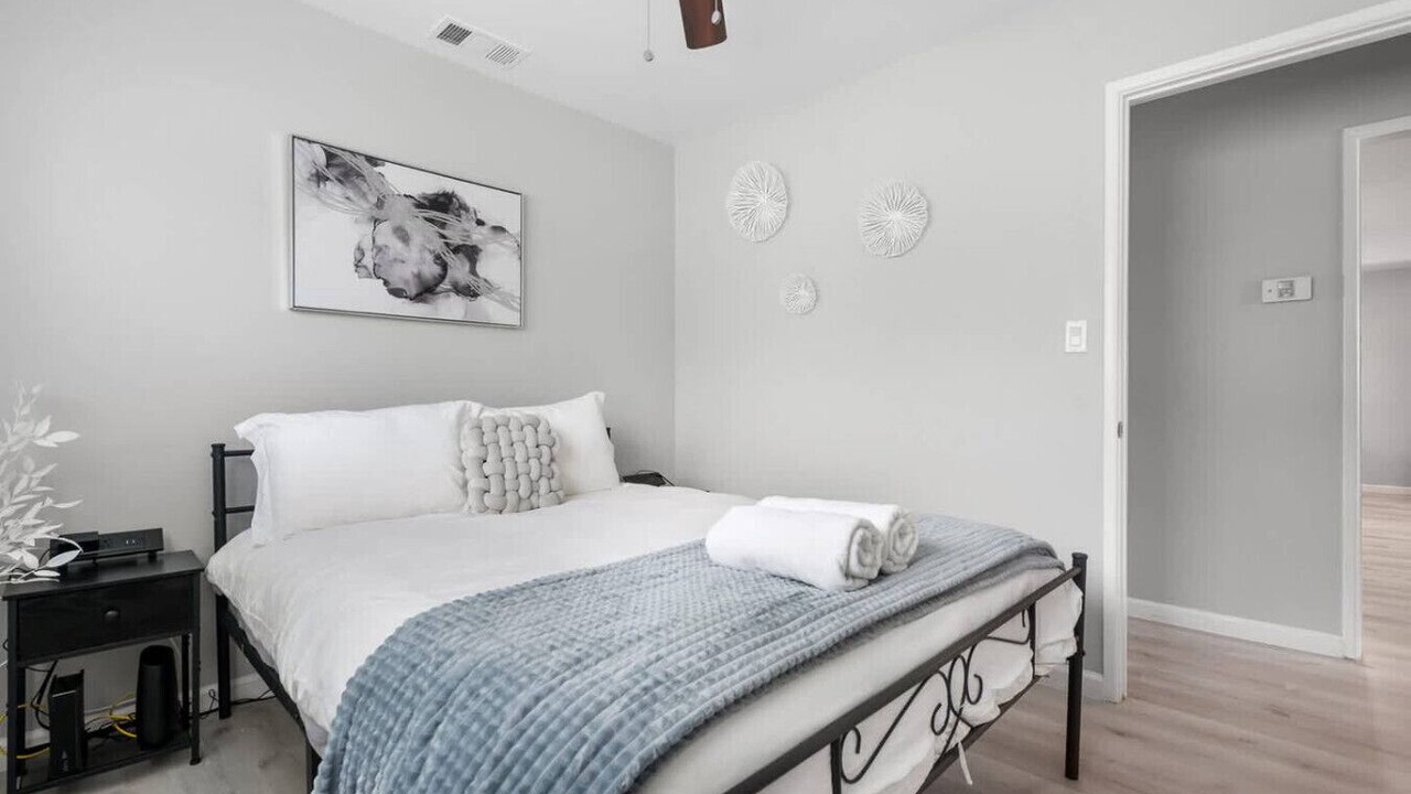 Photo of Bedroom in North Clairemont