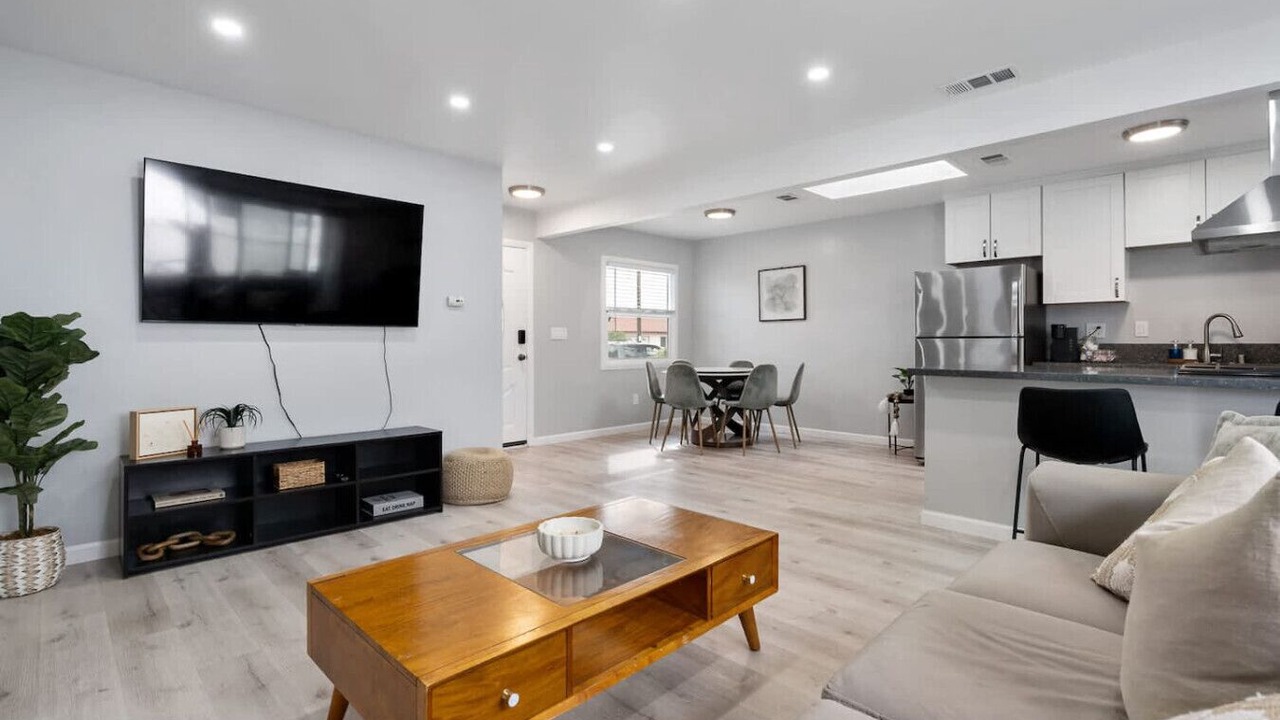 Photo of Livingroom in North Clairemont