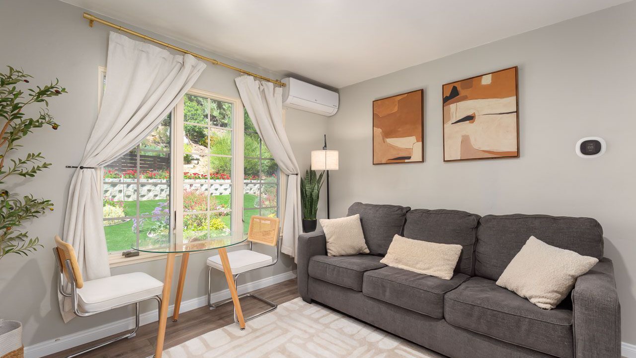 Photo of Livingroom in University City