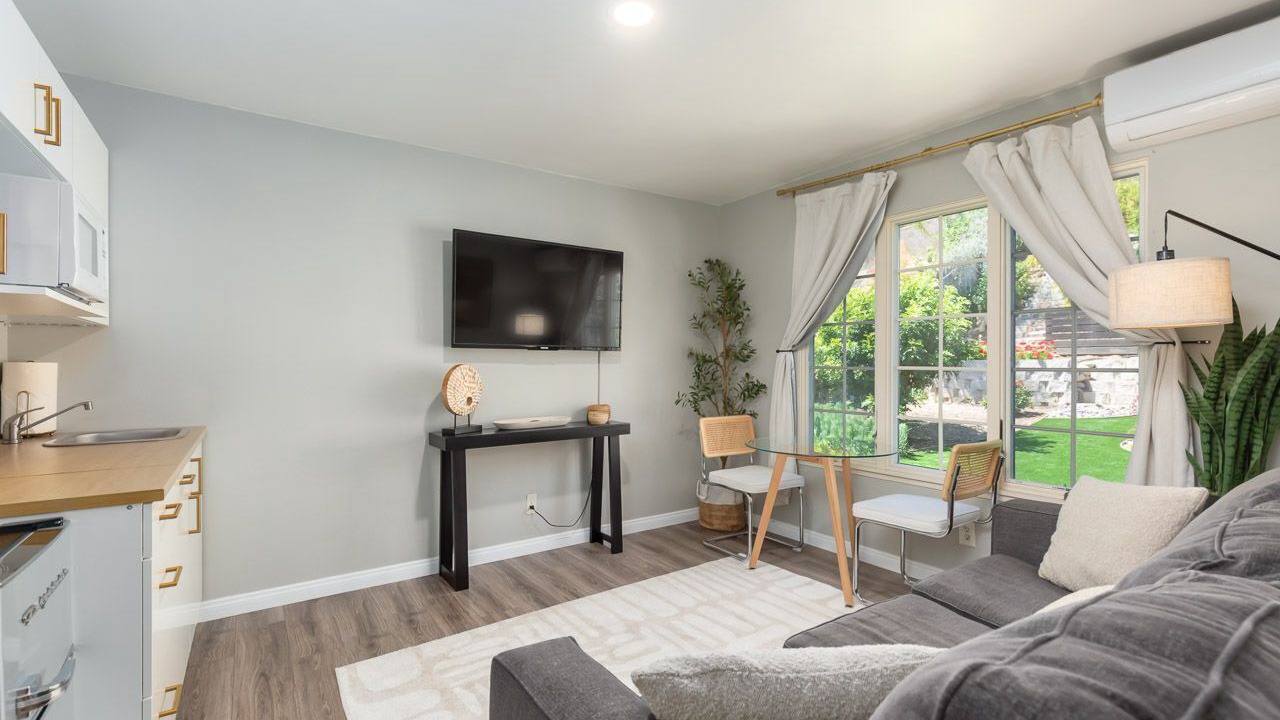 Photo of Livingroom in University City