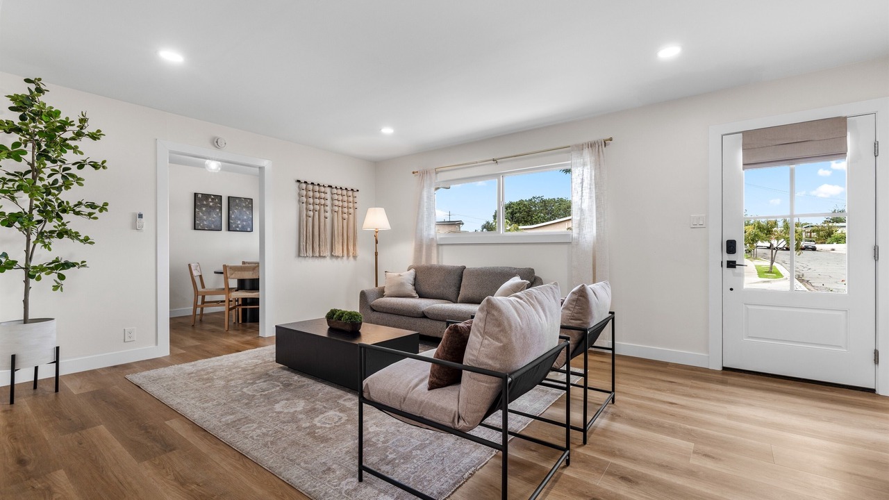Photo of Livingroom in Clairemont