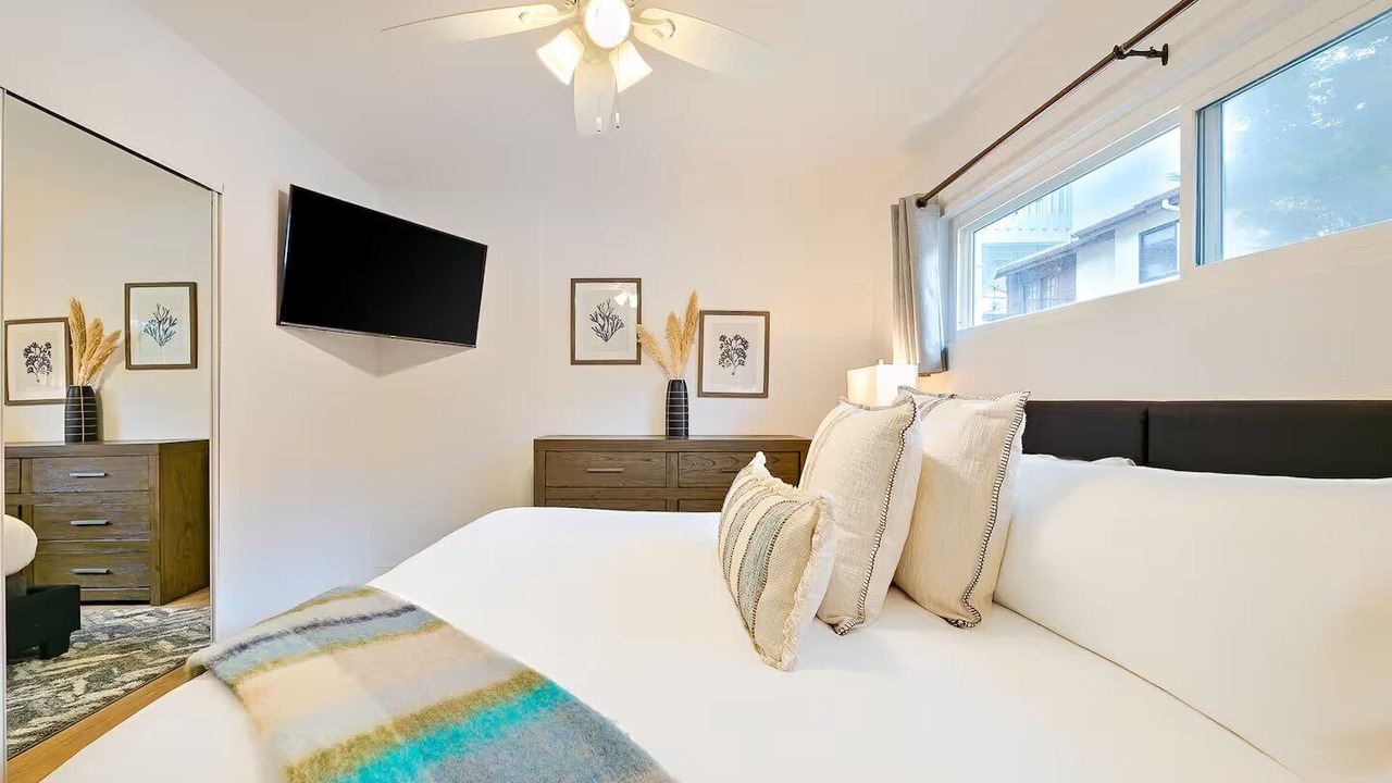 Photo of Bedroom in Pacific Beach