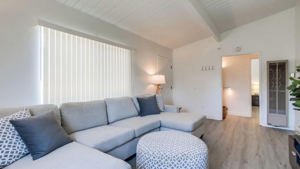Photo of Livingroom in North Clairemont