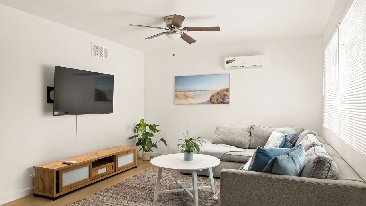 Photo of Livingroom in Mid-City