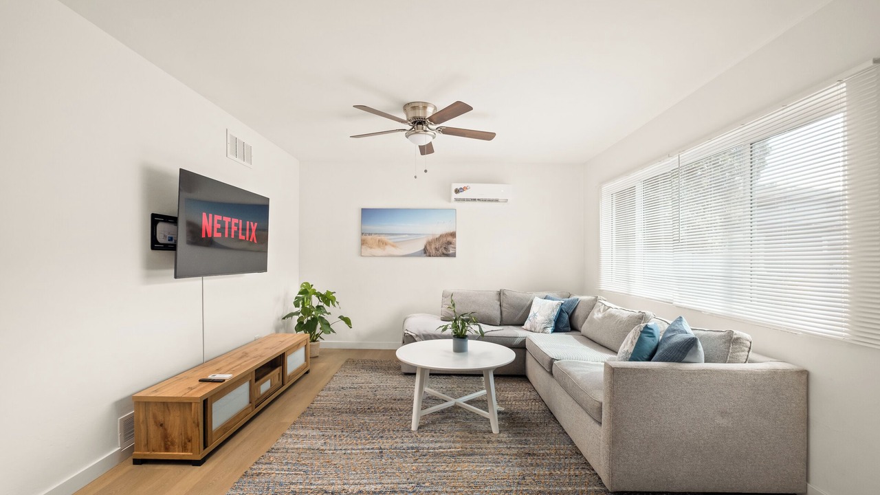 Photo of Livingroom in Mid-City