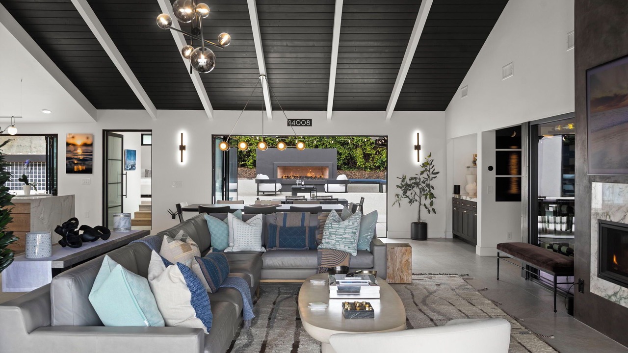 Photo of Livingroom in Del Mar Heights
