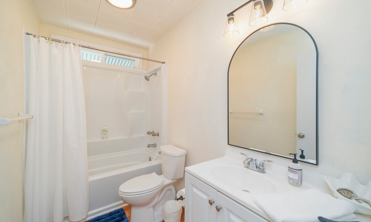 Photo of Bathroom in Kapoho
