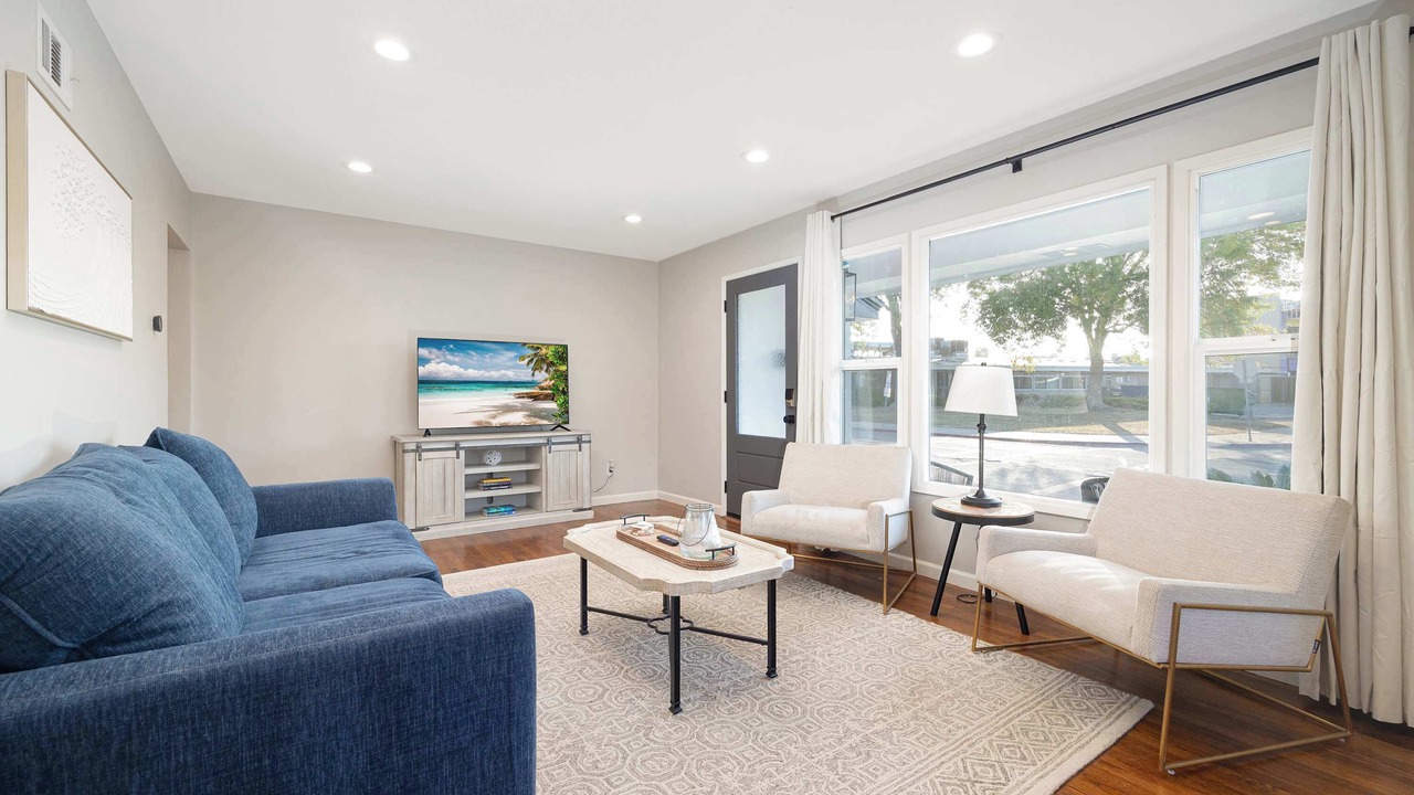 Photo of Livingroom in Allied Gardens