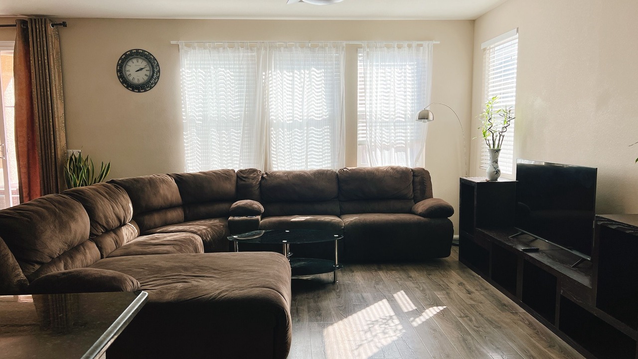 Photo of Livingroom in Enterprise